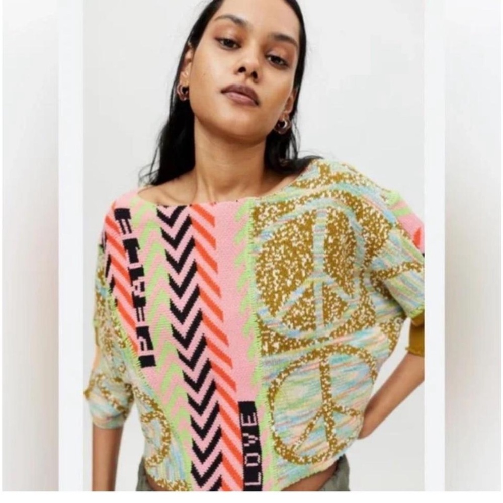 Urban Outfitters Art to Wear Brianna Cropped Peace &‎ Love Knit Sweater
